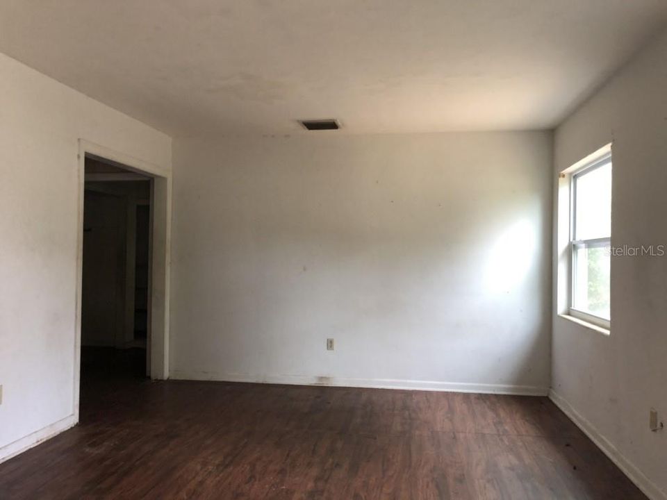 Recently Sold: $180,000 (3 beds, 1 baths, 1703 Square Feet)