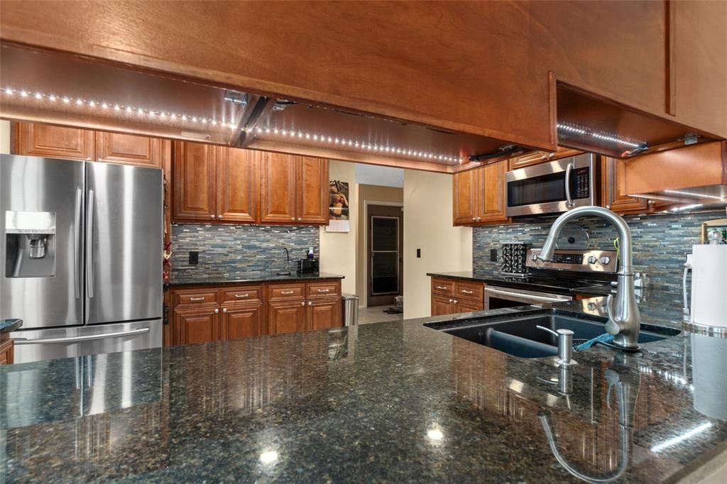 What an Stunning Kitchen, WOW the Granite is Beautiful. Notice the Large Under Mount Sink with Newer Faucet