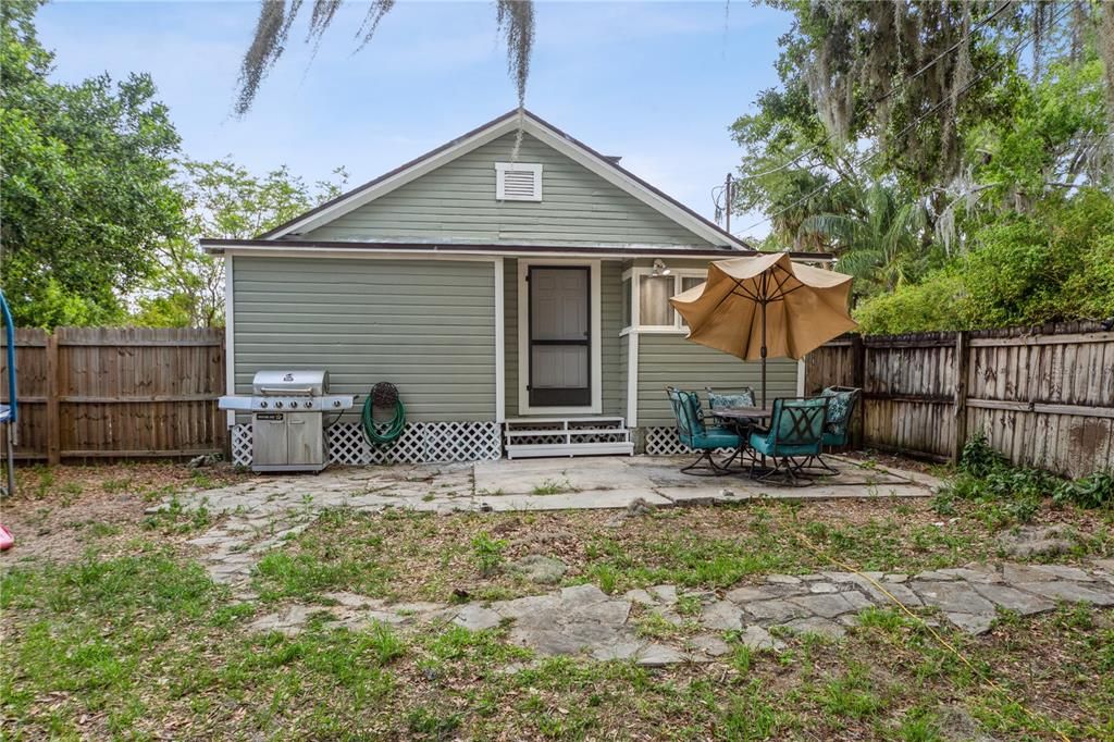 Recently Sold: $150,000 (3 beds, 1 baths, 1049 Square Feet)