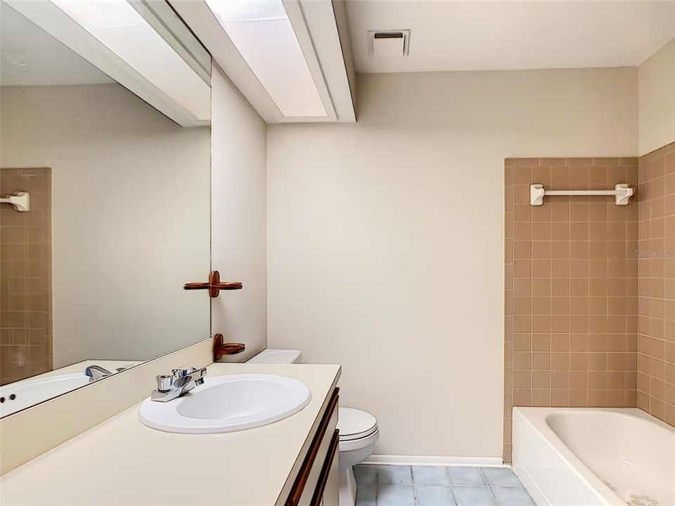 最近售出: $265,000 (3 贝兹, 2 浴室, 1548 平方英尺)