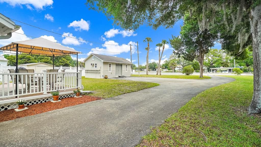 Recently Sold: $469,000 (3 beds, 1 baths, 1420 Square Feet)