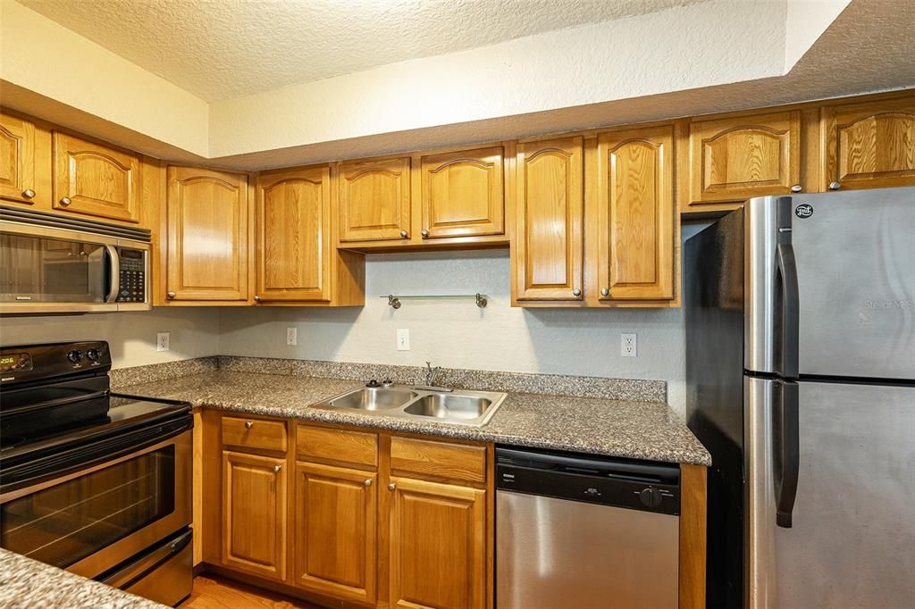 Recently Sold: $133,900 (1 beds, 1 baths, 682 Square Feet)