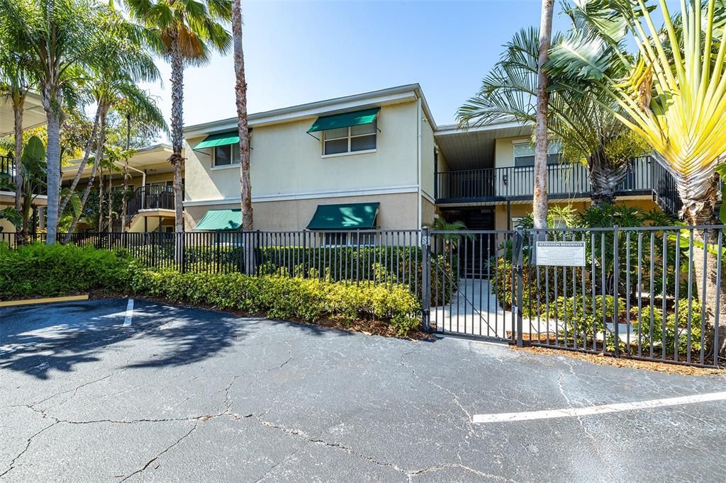 Recently Sold: $133,900 (1 beds, 1 baths, 682 Square Feet)