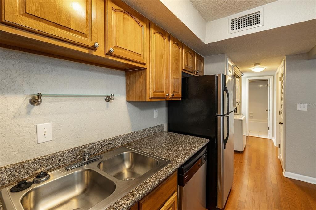 Recently Sold: $133,900 (1 beds, 1 baths, 682 Square Feet)