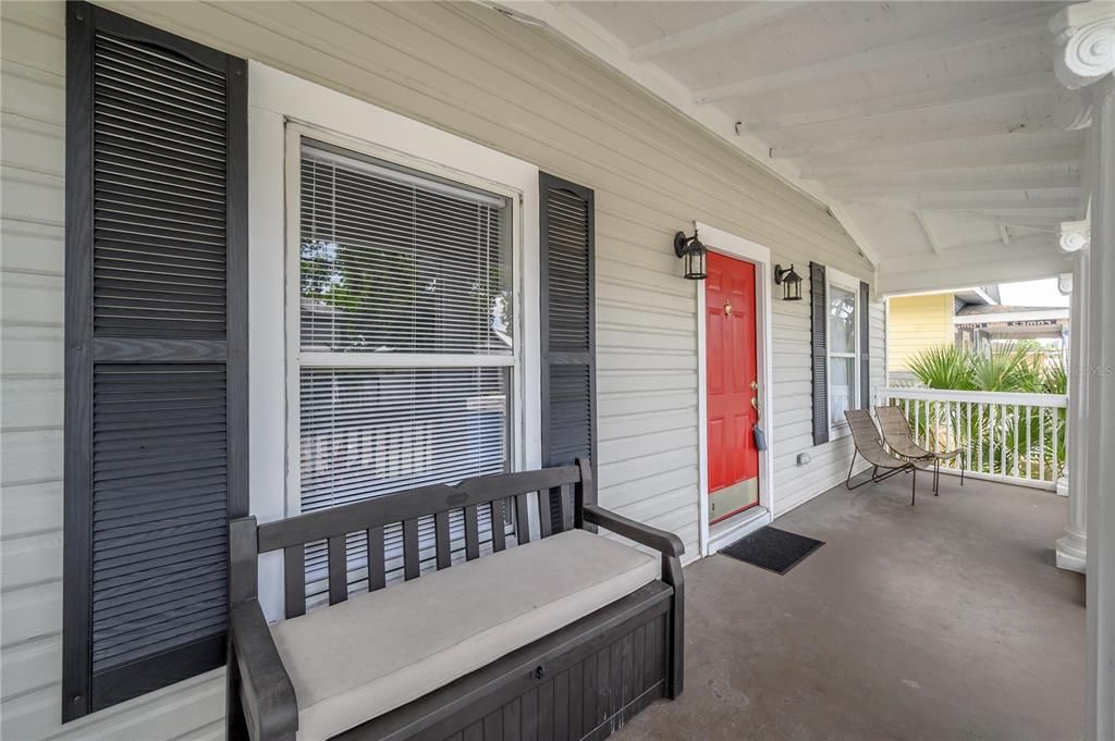 Recently Sold: $315,000 (3 beds, 2 baths, 1274 Square Feet)