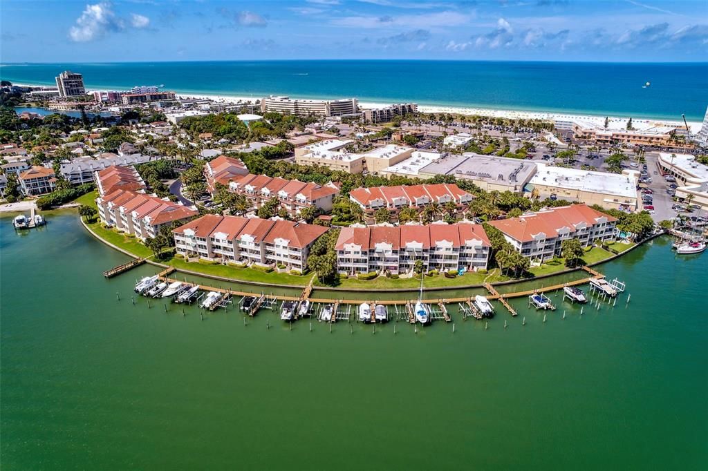 Recently Sold: $845,000 (3 beds, 4 baths, 2275 Square Feet)