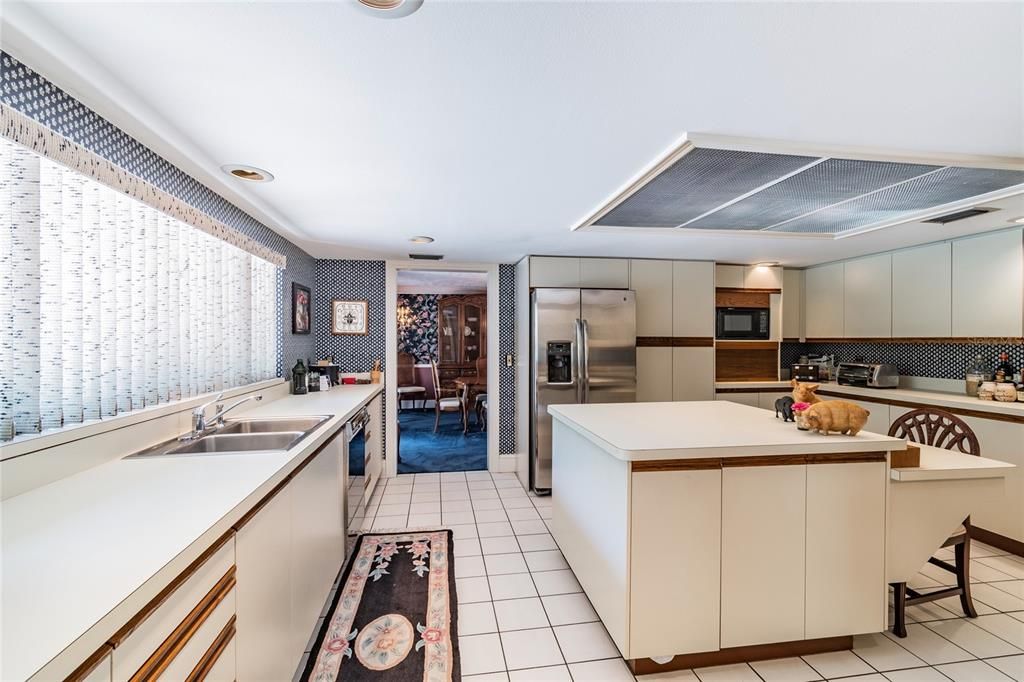 Recently Sold: $1,295,000 (4 beds, 3 baths, 4340 Square Feet)