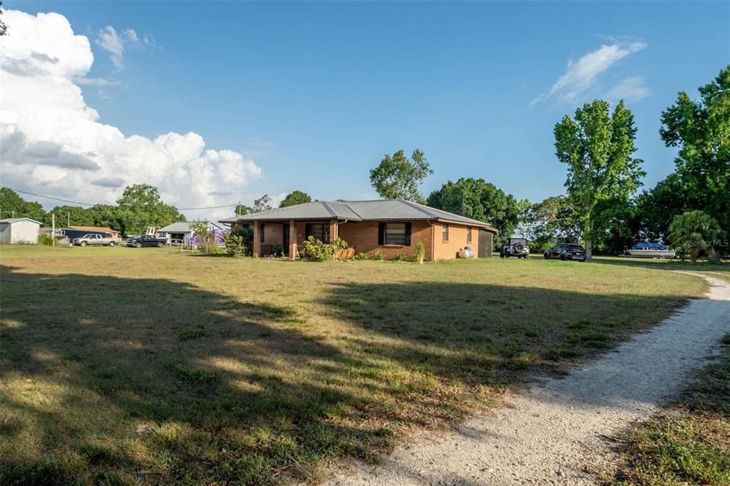 Recently Sold: $329,000 (3 beds, 2 baths, 1719 Square Feet)