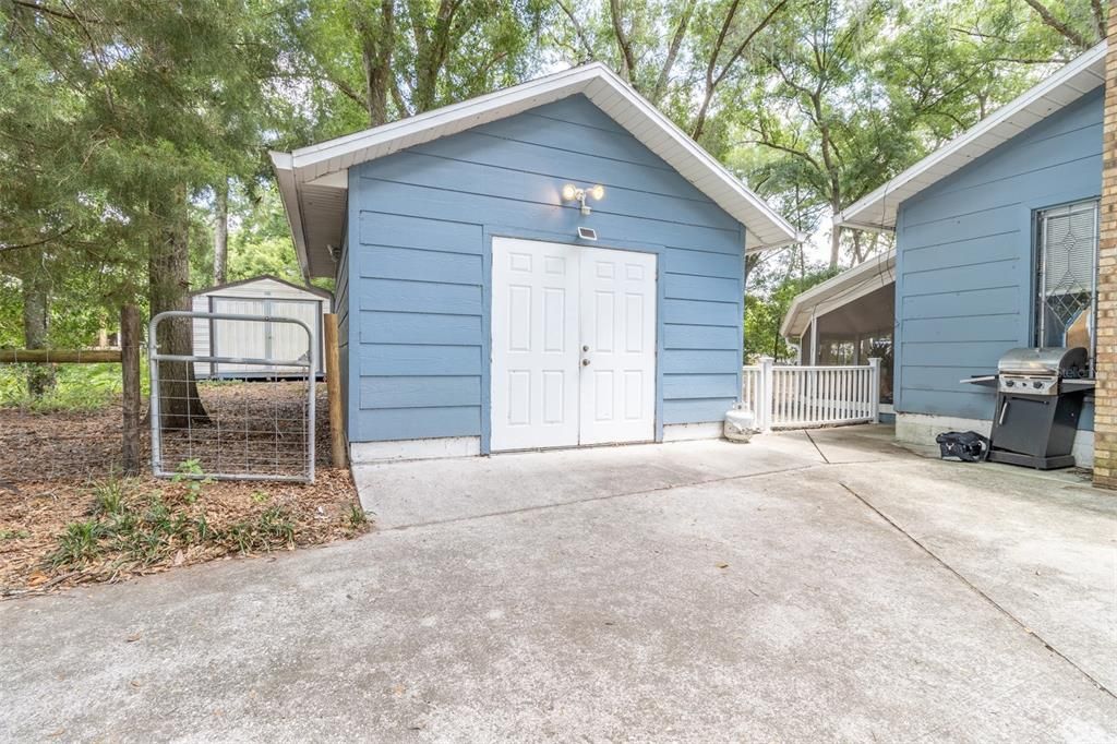 Recently Sold: $359,000 (3 beds, 2 baths, 2046 Square Feet)