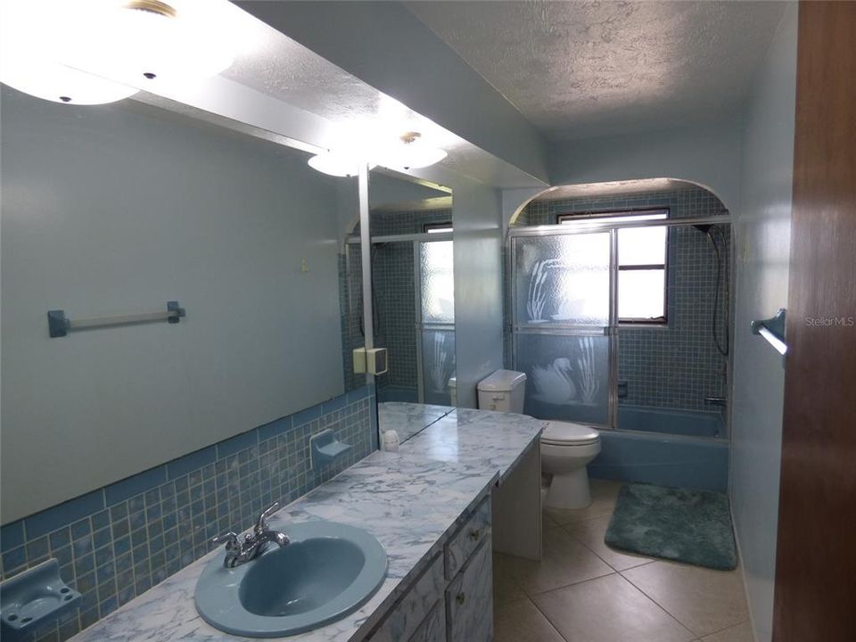 最近售出: $390,000 (3 贝兹, 2 浴室, 1569 平方英尺)