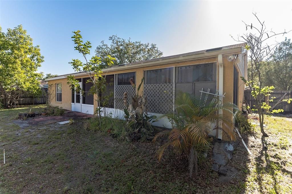 Recently Sold: $350,000 (3 beds, 2 baths, 1665 Square Feet)