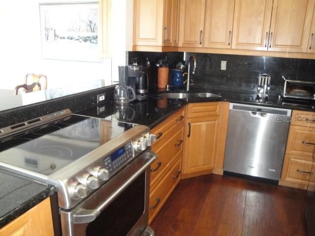 Recently Rented: $2,300 (2 beds, 2 baths, 1315 Square Feet)