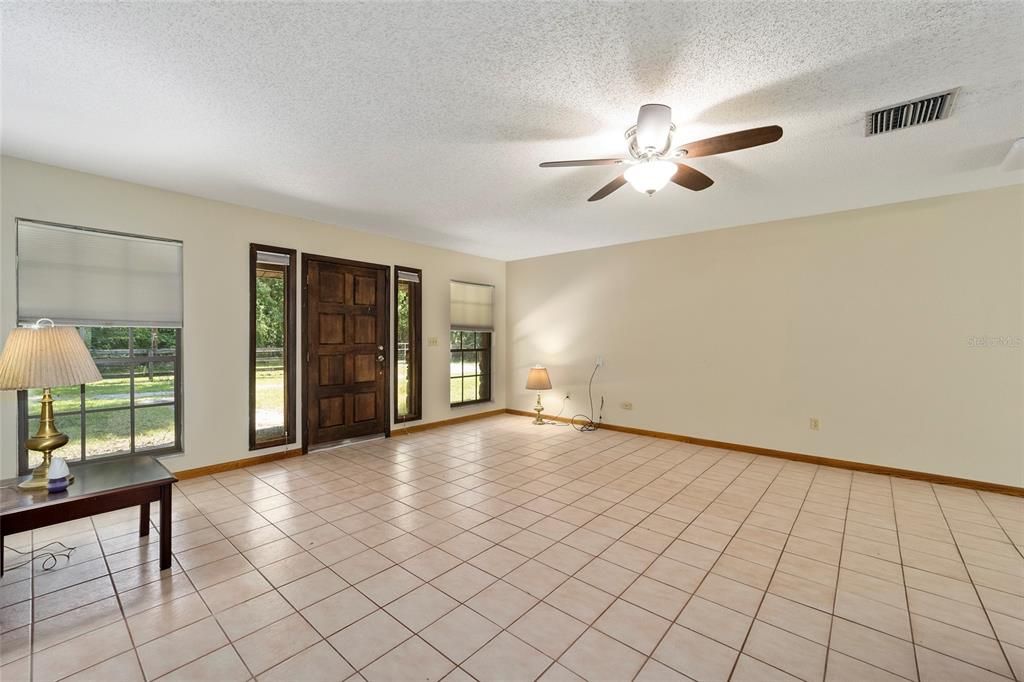 Recently Sold: $200,000 (2 beds, 2 baths, 1878 Square Feet)