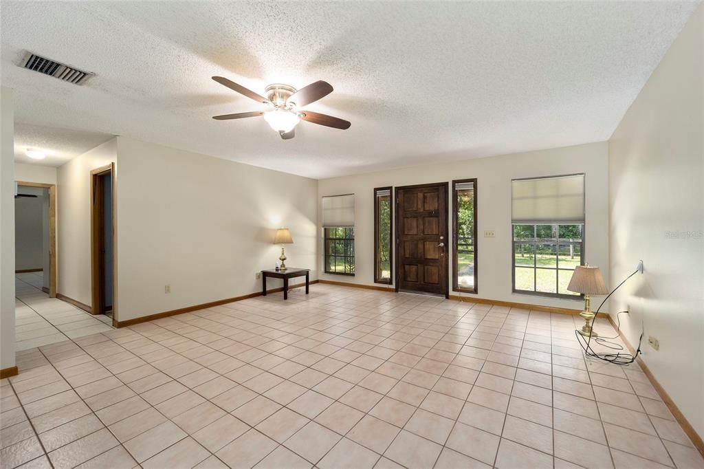 Recently Sold: $200,000 (2 beds, 2 baths, 1878 Square Feet)
