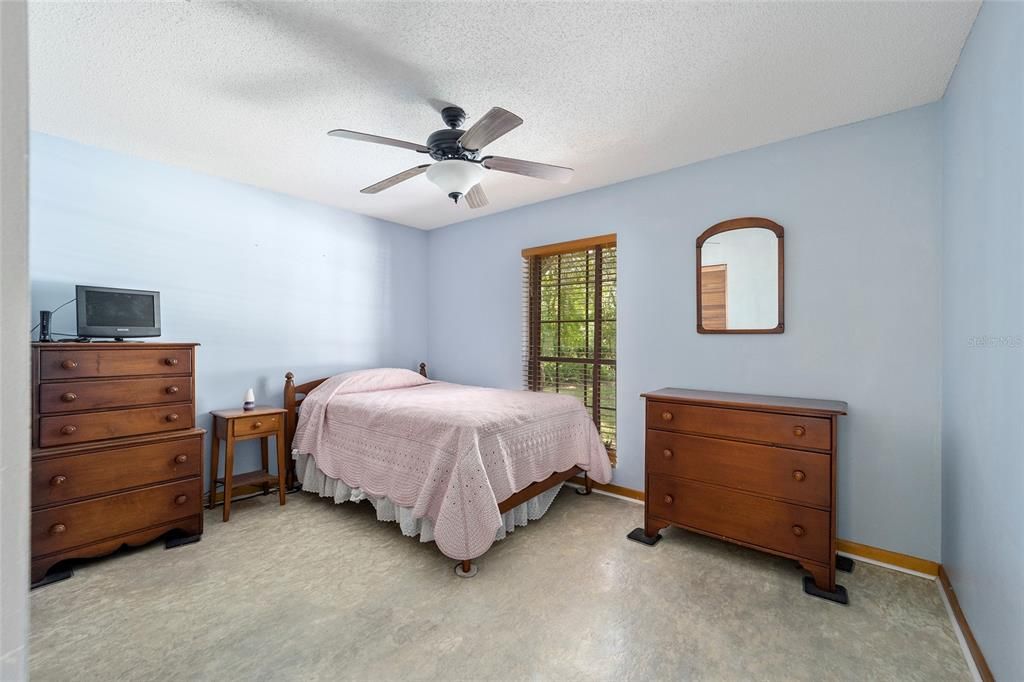 Recently Sold: $200,000 (2 beds, 2 baths, 1878 Square Feet)