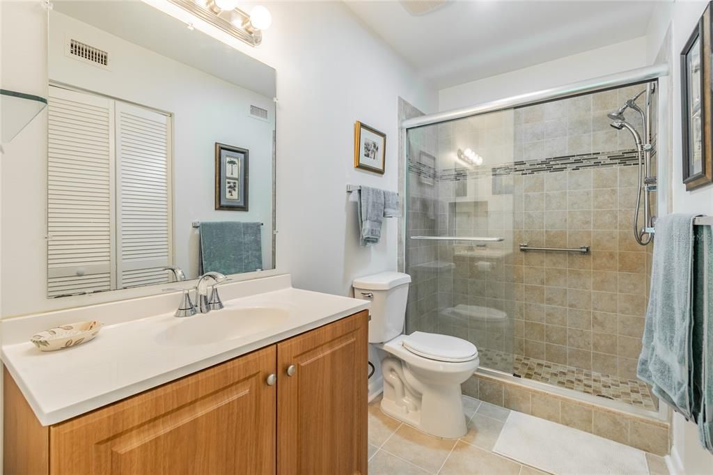 最近租的: $1,800 (2 贝兹, 2 浴室, 915 平方英尺)