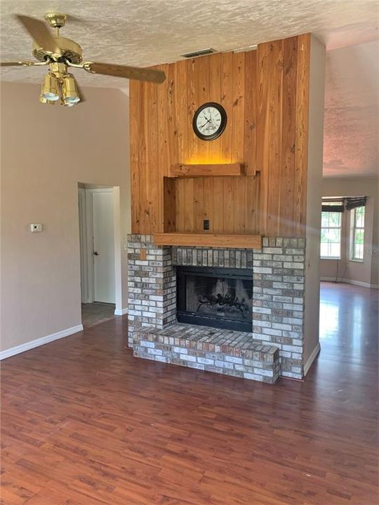 Recently Sold: $234,500 (3 beds, 2 baths, 1715 Square Feet)