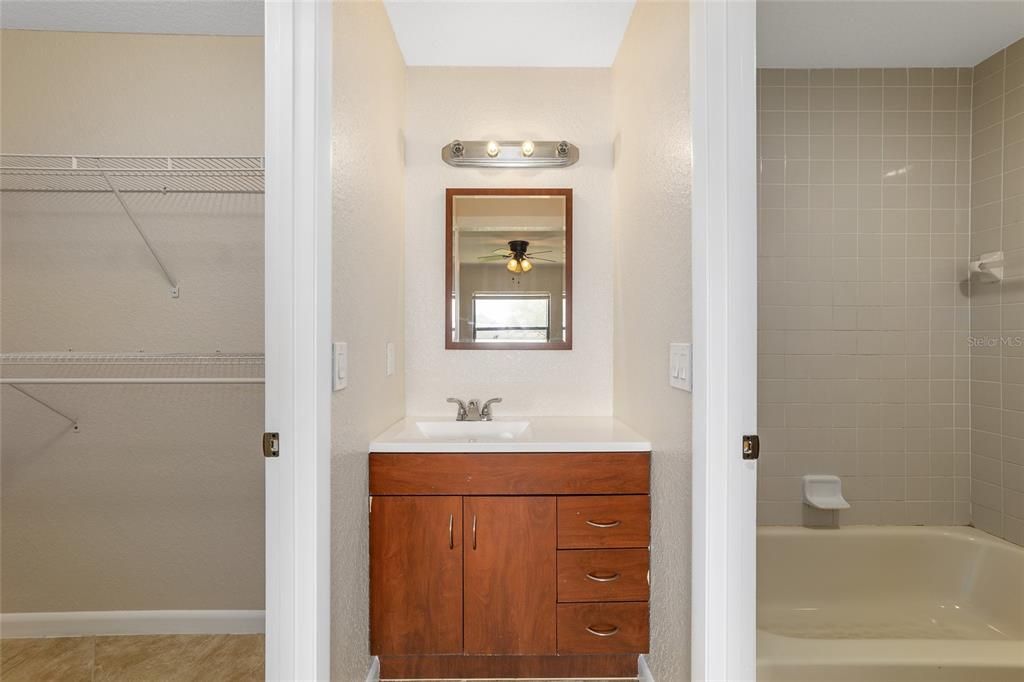 最近售出: $200,000 (4 贝兹, 2 浴室, 1456 平方英尺)