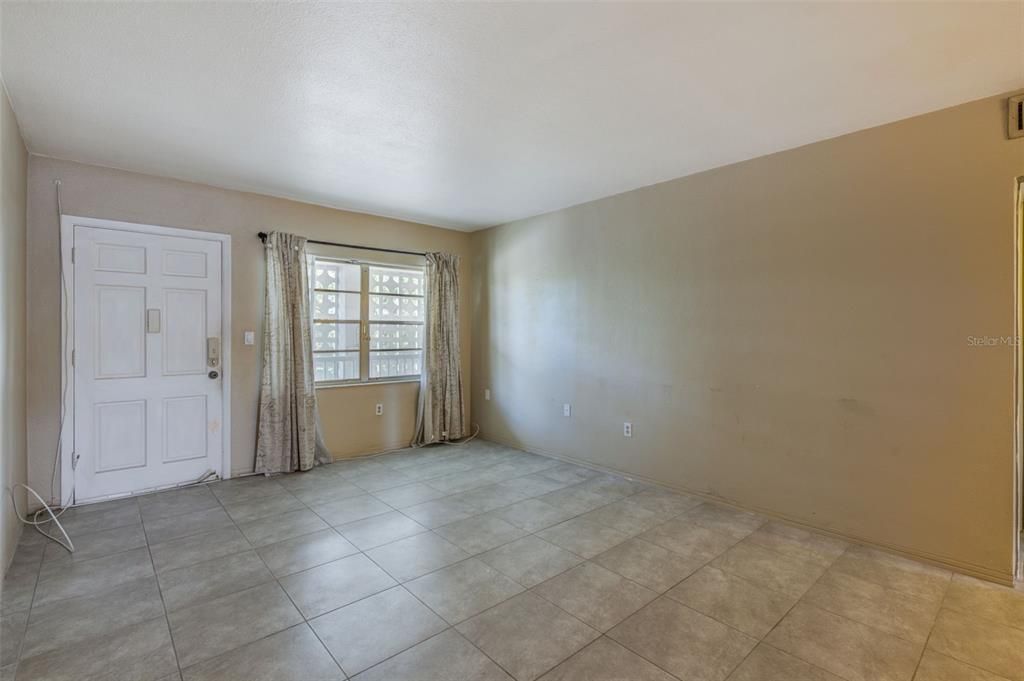 Recently Sold: $105,000 (2 beds, 1 baths, 1135 Square Feet)