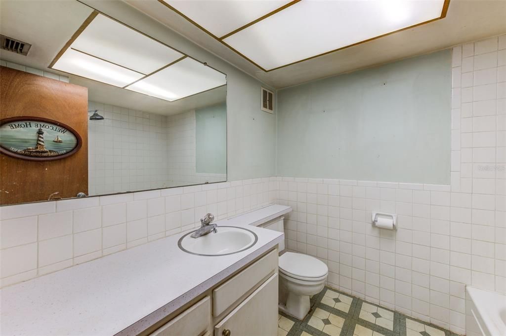 最近售出: $105,000 (2 贝兹, 1 浴室, 1135 平方英尺)
