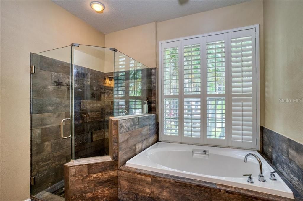 最近售出: $522,500 (4 贝兹, 3 浴室, 2684 平方英尺)