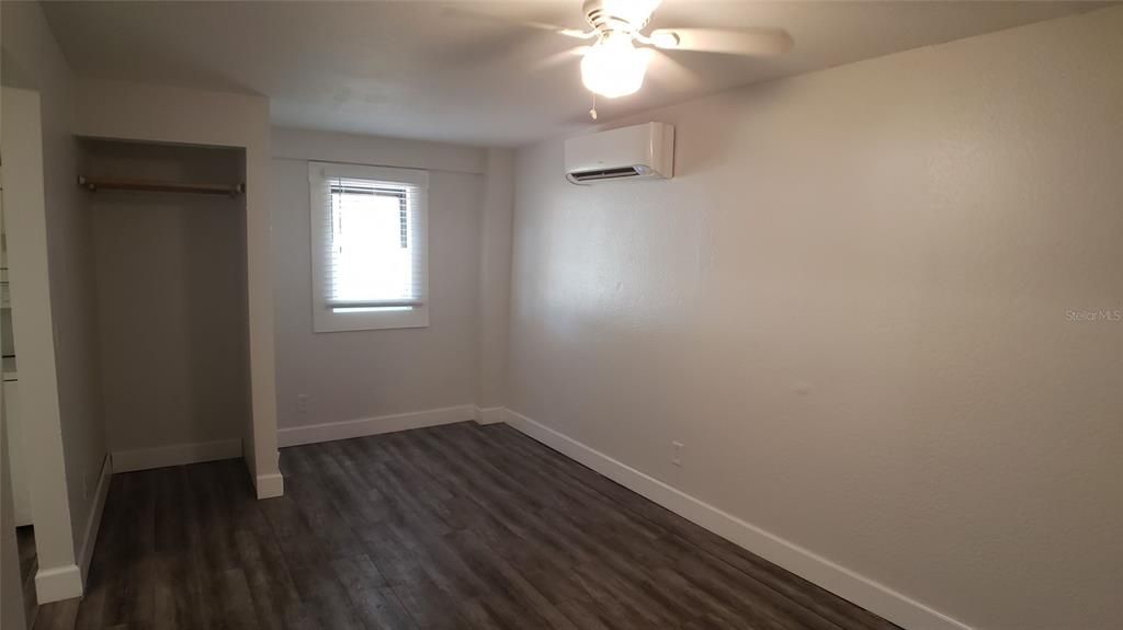 Recently Rented: $895 (0 beds, 1 baths, 300 Square Feet)