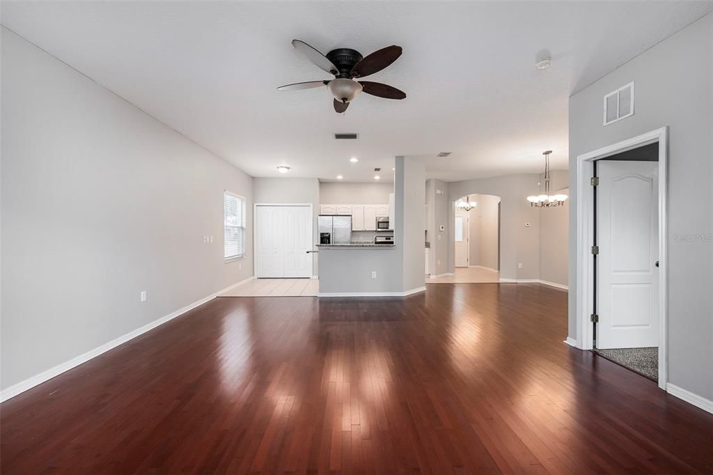 Recently Sold: $325,000 (3 beds, 2 baths, 1530 Square Feet)