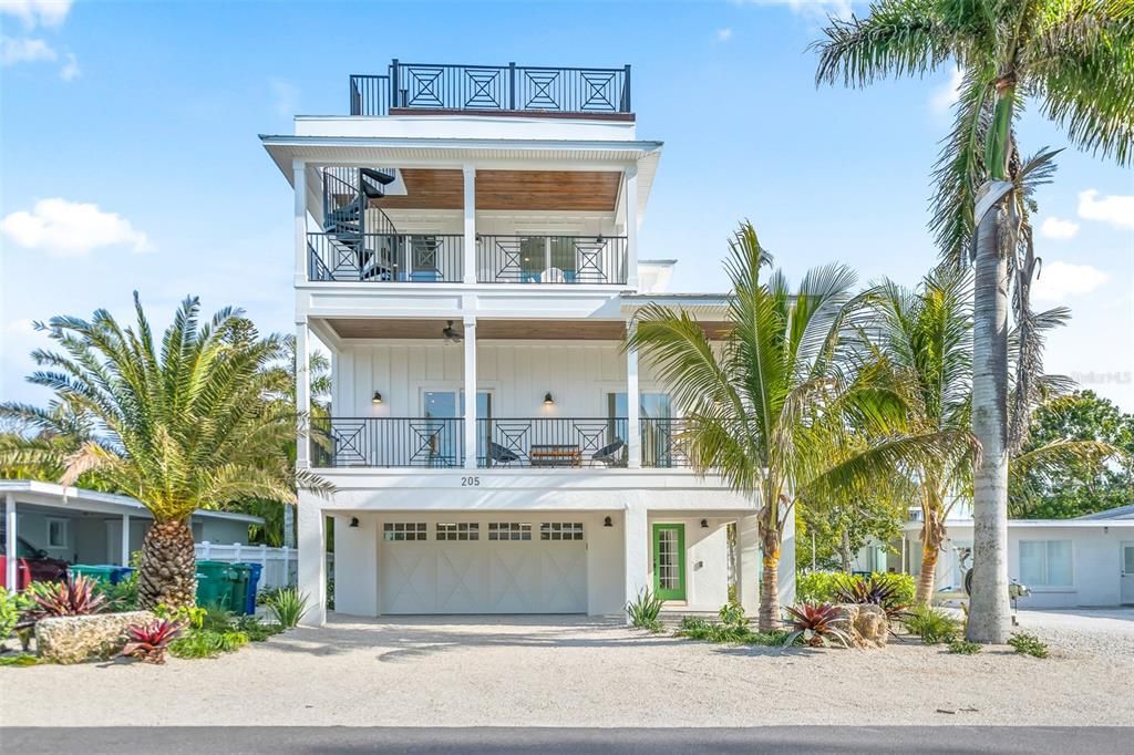 Recently Sold: $2,785,000 (4 beds, 4 baths, 2375 Square Feet)