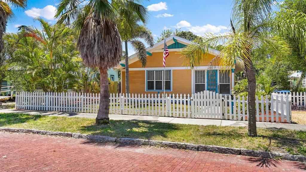 Recently Sold: $429,000 (2 beds, 2 baths, 1169 Square Feet)