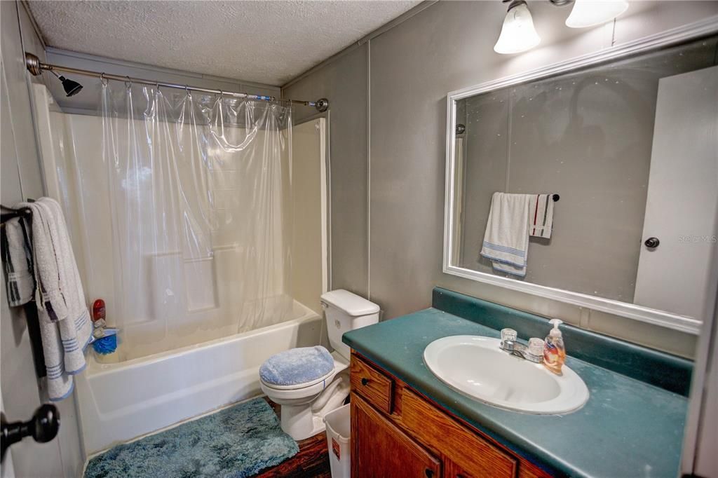 最近售出: $199,000 (4 贝兹, 3 浴室, 2052 平方英尺)