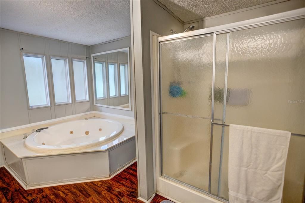 Недавно продано: $199,000 (4 спален, 3 ванн, 2052 Квадратных фут)
