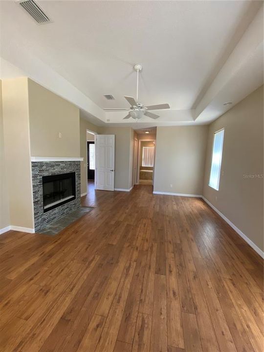 Recently Sold: $700,000 (4 beds, 2 baths, 2594 Square Feet)