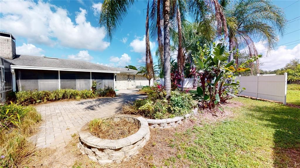 Recently Sold: $330,000 (4 beds, 3 baths, 2580 Square Feet)