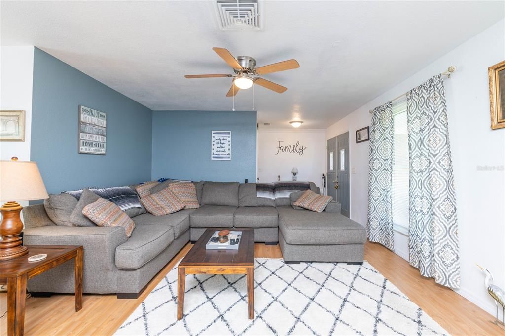 Recently Sold: $265,000 (4 beds, 2 baths, 1877 Square Feet)