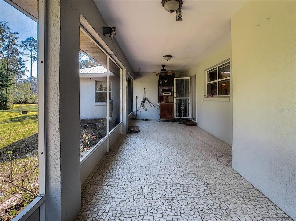 Vendido Recientemente: $495,000 (4 camas, 2 baños, 3148 Pies cuadrados)