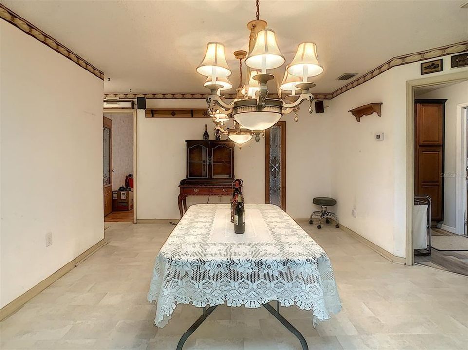 Vendido Recientemente: $495,000 (4 camas, 2 baños, 3148 Pies cuadrados)