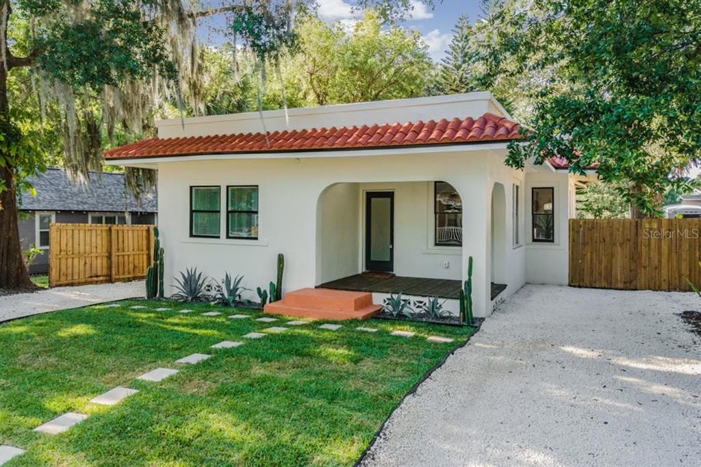 Recently Sold: $485,000 (4 beds, 2 baths, 1526 Square Feet)