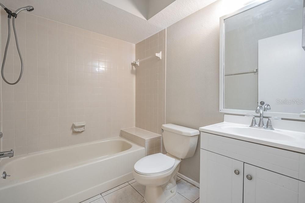 最近售出: $209,900 (2 贝兹, 2 浴室, 992 平方英尺)