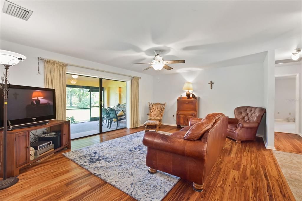 Recently Sold: $394,500 (2 beds, 2 baths, 1927 Square Feet)