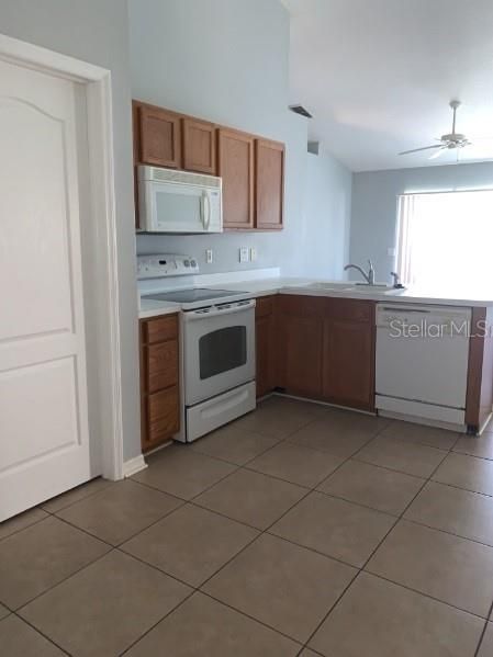 Recently Rented: $1,700 (3 beds, 2 baths, 1440 Square Feet)