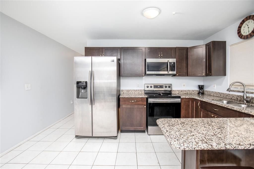 Recently Sold: $220,000 (3 beds, 2 baths, 1176 Square Feet)