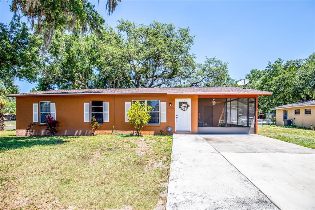 Recently Sold: $220,000 (3 beds, 2 baths, 1176 Square Feet)