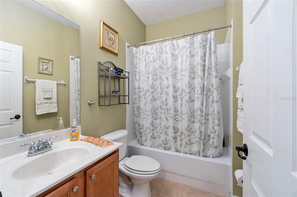 最近售出: $249,700 (2 贝兹, 2 浴室, 1743 平方英尺)