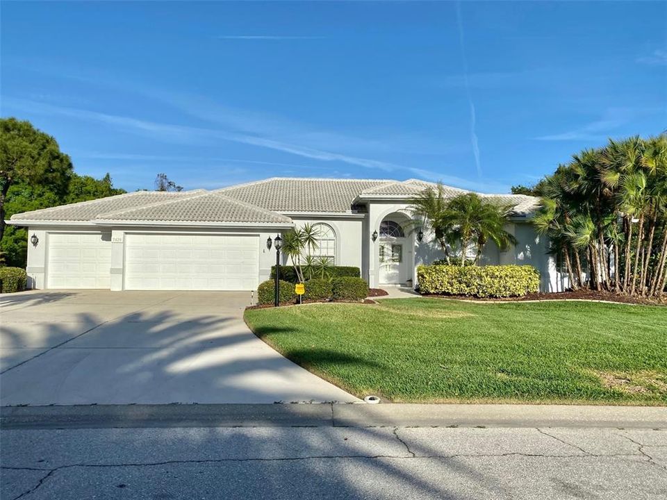 Recently Sold: $550,000 (4 beds, 2 baths, 2480 Square Feet)