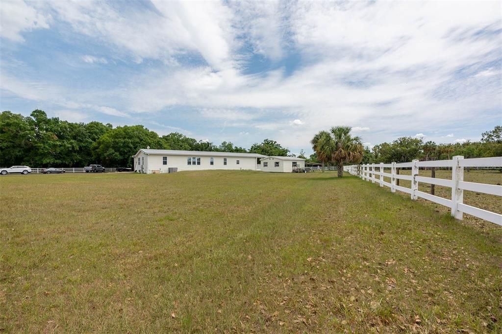Recently Sold: $445,000 (3 beds, 2 baths, 2356 Square Feet)