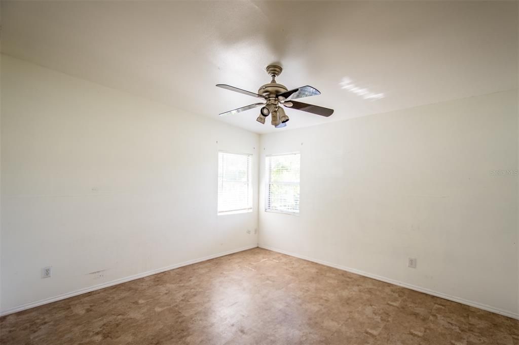 Recently Sold: $185,000 (2 beds, 1 baths, 864 Square Feet)