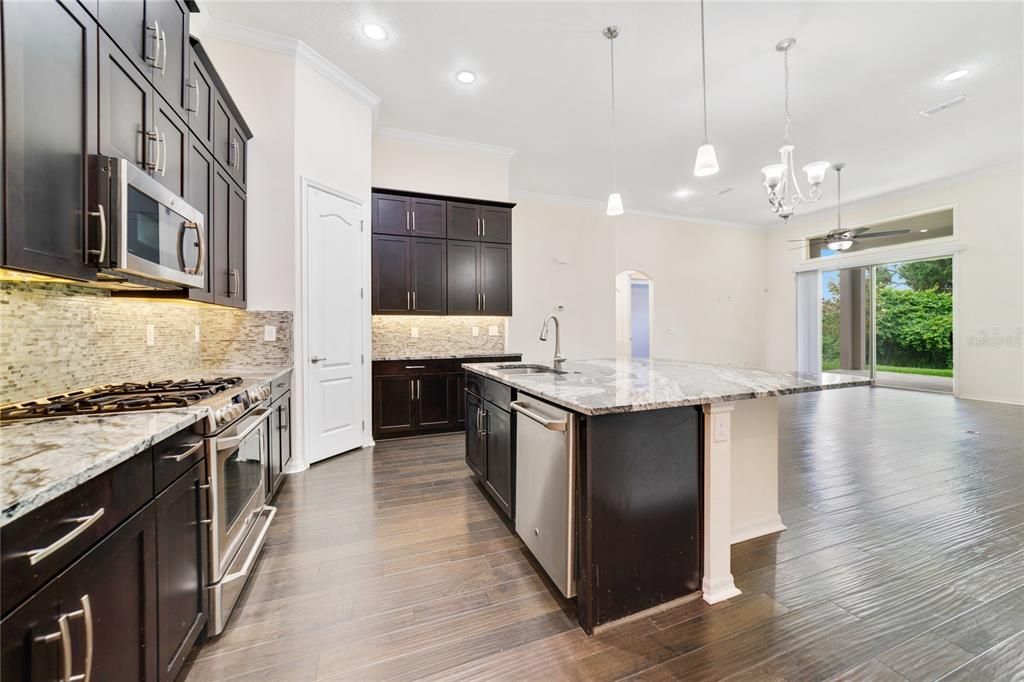 Recently Sold: $575,000 (5 beds, 4 baths, 3091 Square Feet)