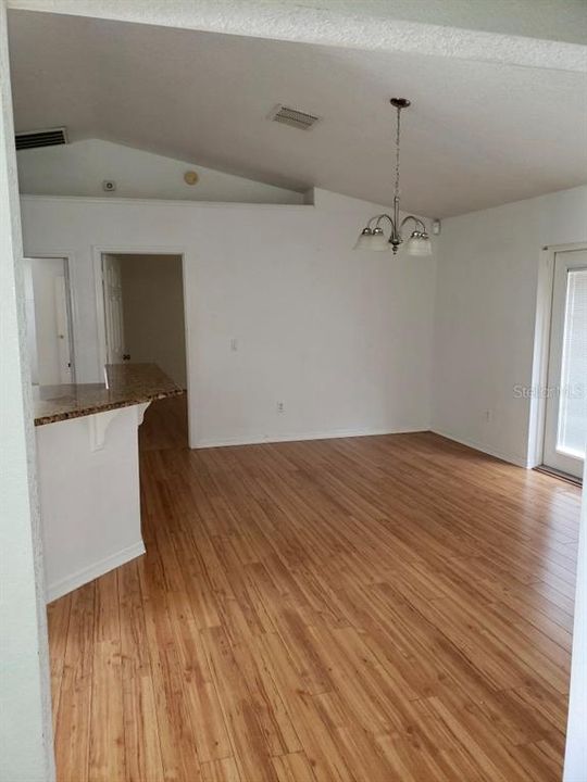 Recently Rented: $1,400 (3 beds, 2 baths, 1314 Square Feet)