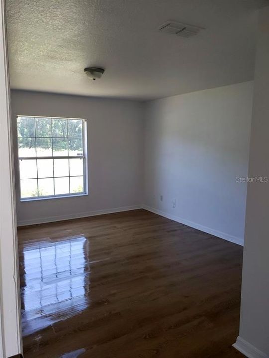 Recently Rented: $1,400 (3 beds, 2 baths, 1533 Square Feet)