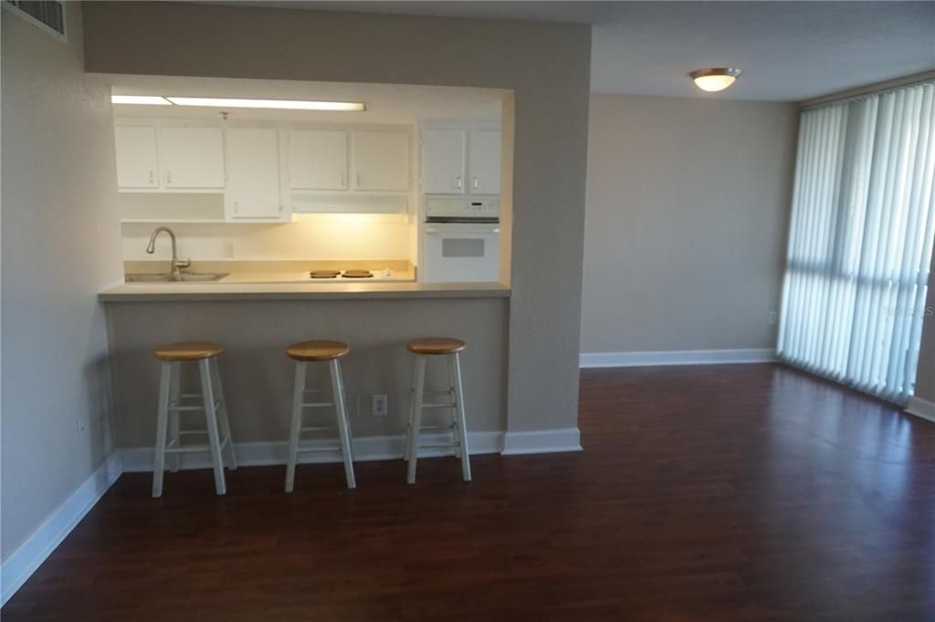 Recently Rented: $1,750 (2 beds, 1 baths, 997 Square Feet)